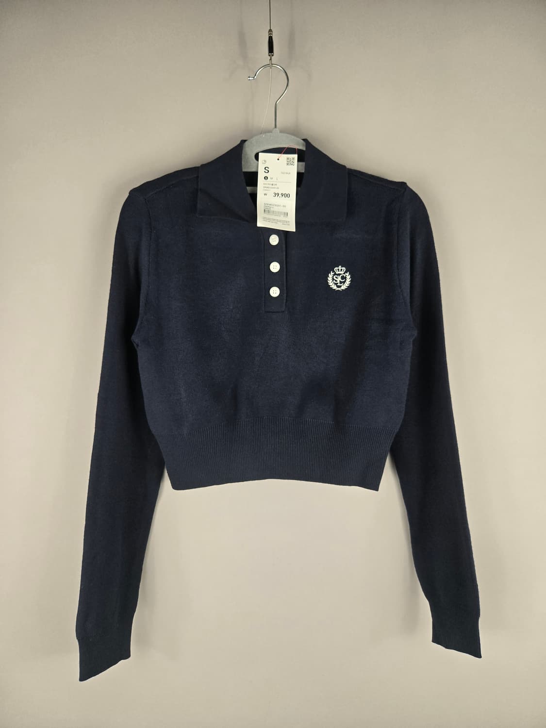 [무료배송]새상품 스파오 S 여성 자수 카라 풀오버 세미 크롭 니트 상품이미지1