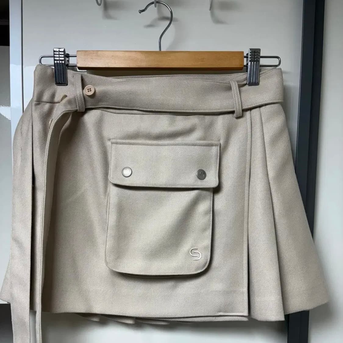 CERRIC 세릭 베이지 포켓 미니 스커트 상품이미지2