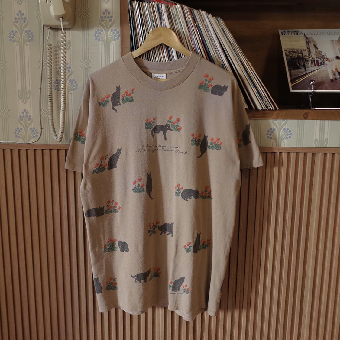 90's Rel-e-vant Products AOP T-shirt 상품이미지1