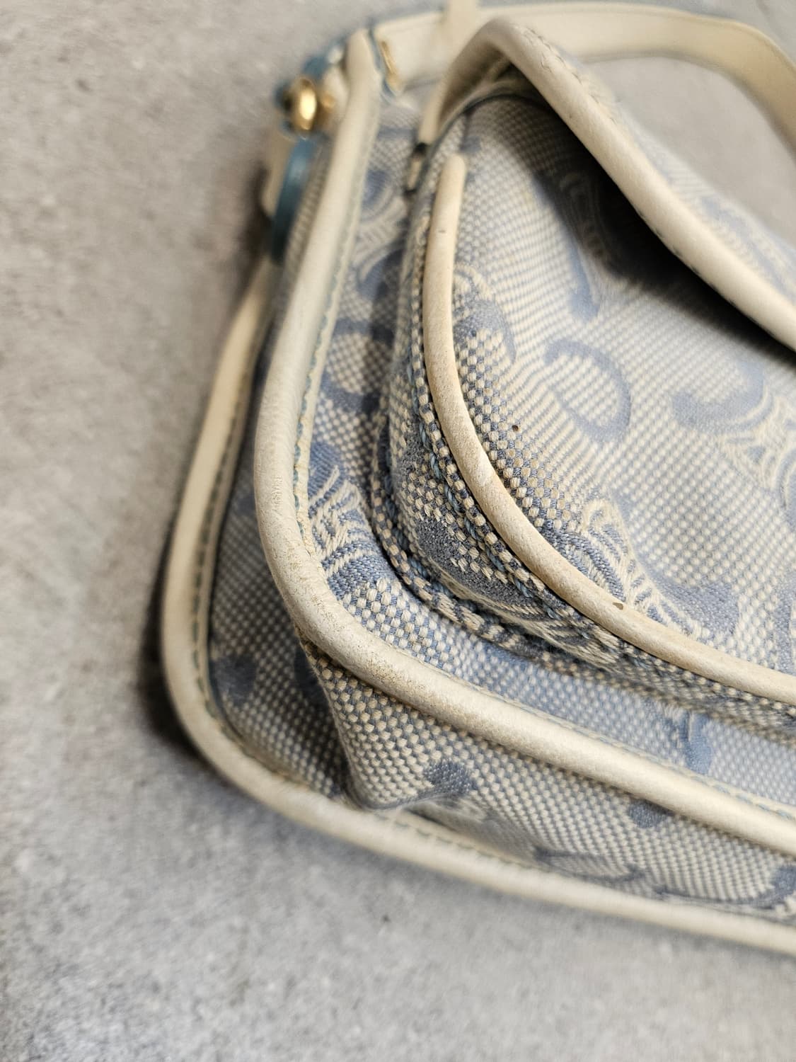 CELINE 셀린느 마카담 트리옹프 캔버스 및 가죽 숄 더백 상품이미지3