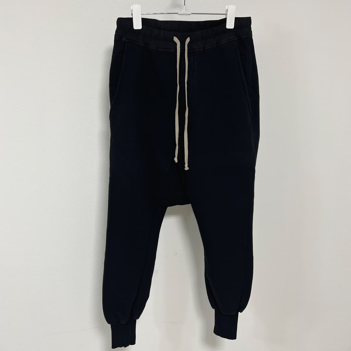 릭오웬스 16FW 다크쉐도우 프리즈너 드로우스트링 조거 팬츠 블랙 상품이미지1