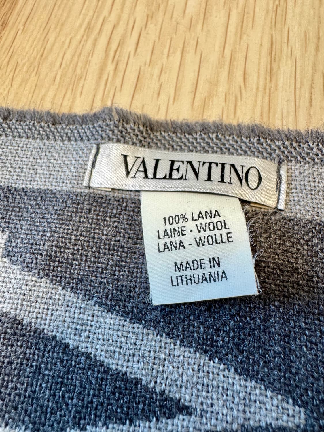 발렌티노(VALENTINO) 로고 울100% 머플러/숄 그레이 자카드 상품이미지5