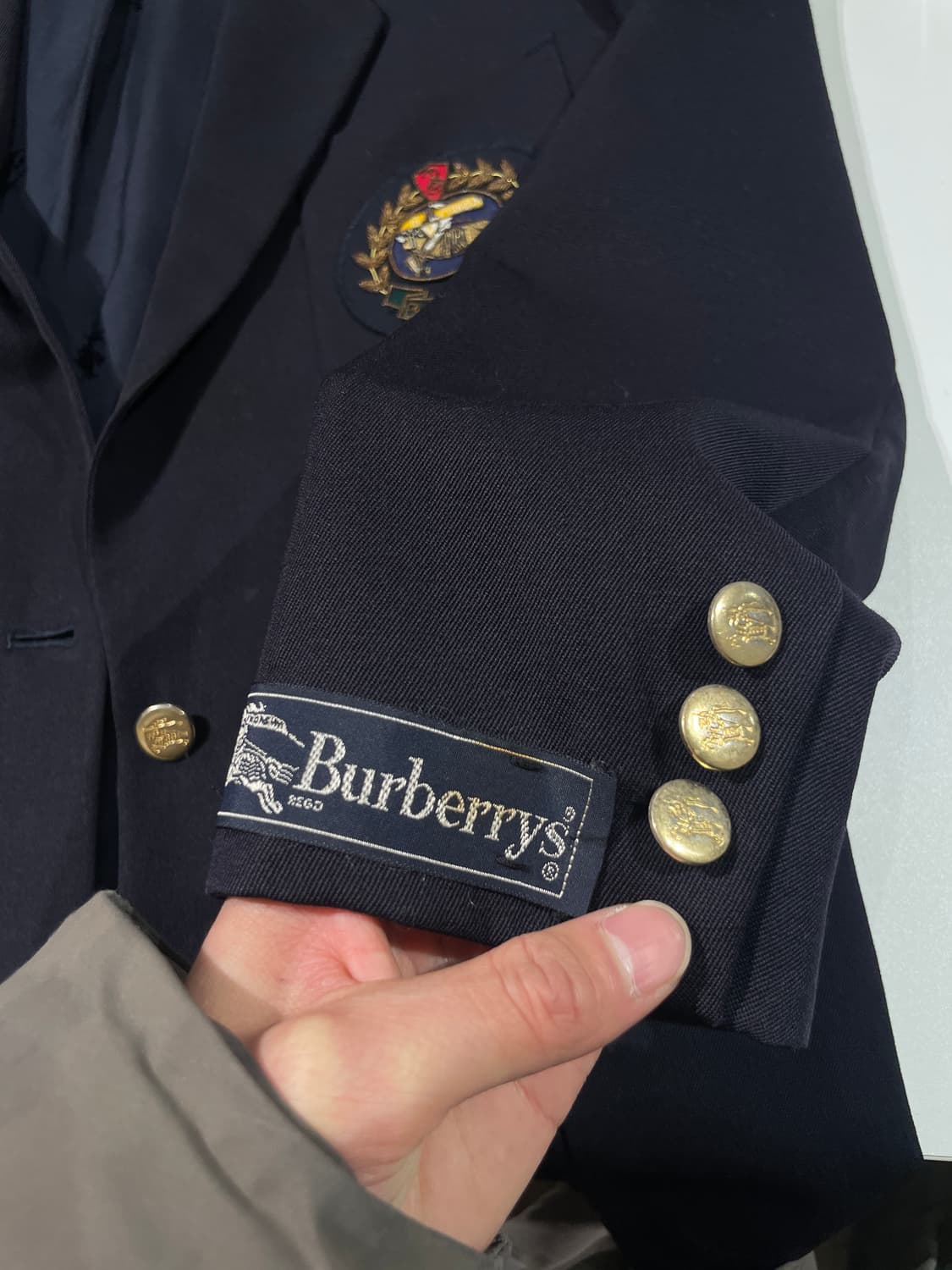버버리 다크 네이비 크레스트 로고 금장 1B 블레이저 상품이미지10