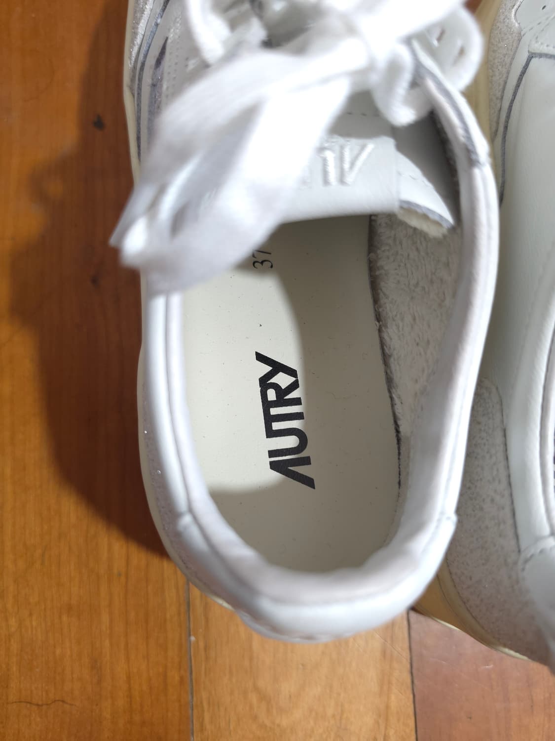 오트리 메달리스트 화이트 스니커즈 상품이미지6