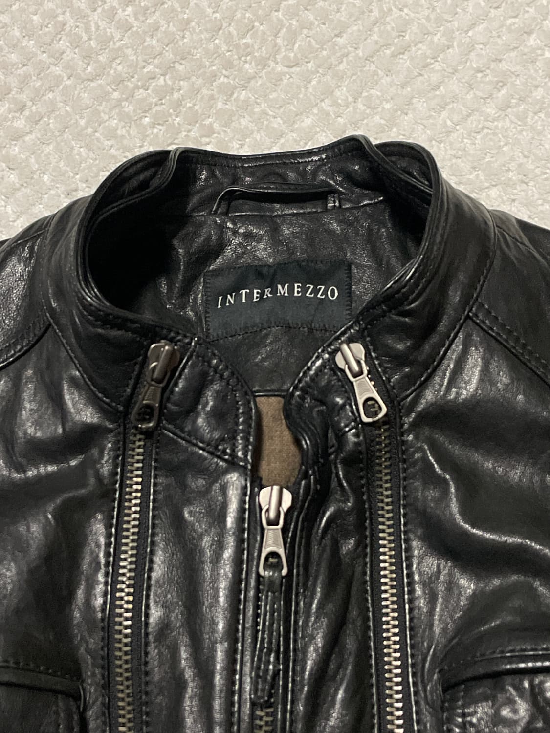 INTERMEZZO 인터메조 웨스턴 무드 램스킨 양가죽 절개 봄버 레더 상품이미지5