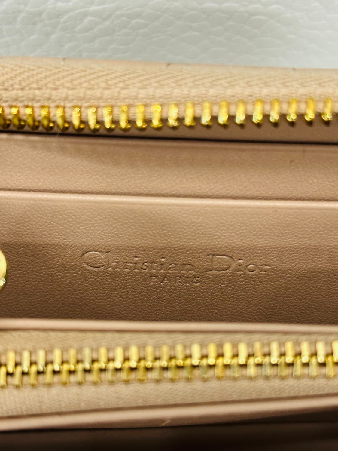 [정품] 디올 레이디 하트 스티칭 반지갑 파우더 핑크 상품이미지8