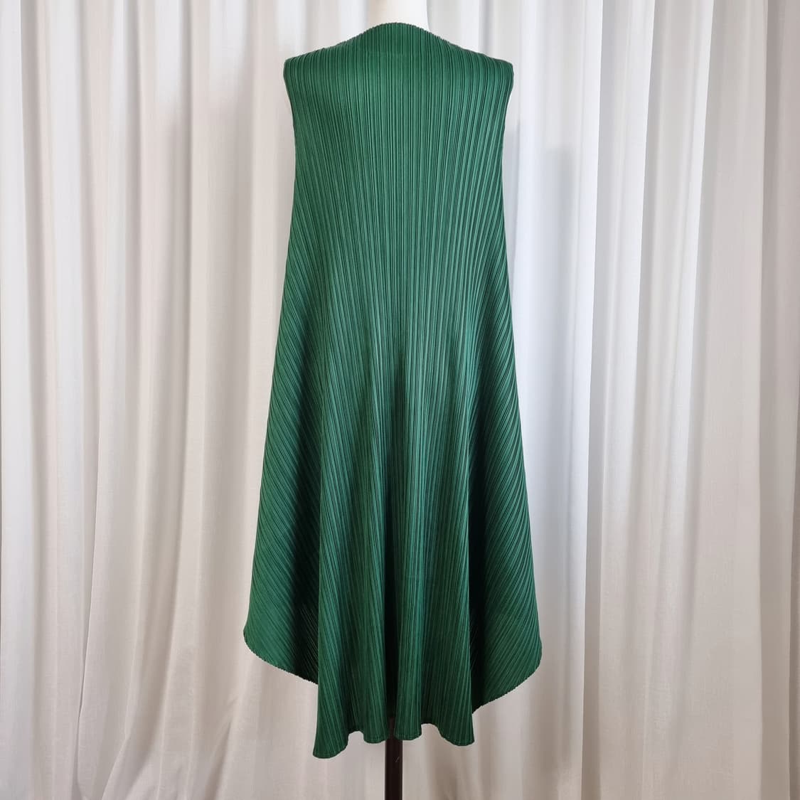 슬리브리스 언발란스 플리츠 원피스 (프리사이즈) 상태최상 상품이미지4