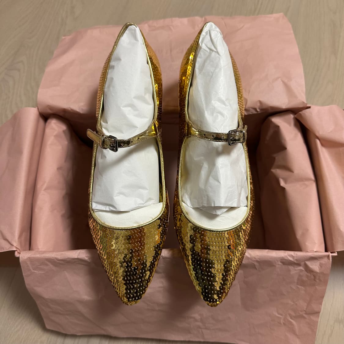 미우미우 골드 시퀸 메리제인 플랫 36.5사이즈 / 새상품  상품이미지1