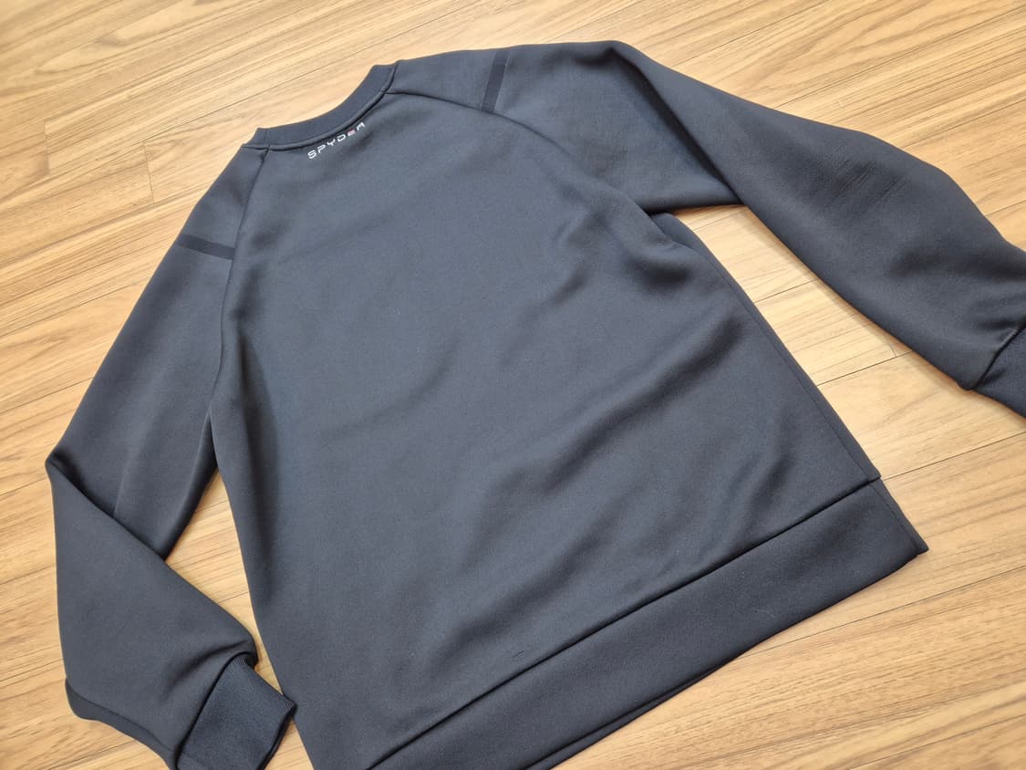 블랙 색상 스파이더 맨투맨 XL 사이즈입니다. 재질은 폴리에스터 92%로 상품이미지2