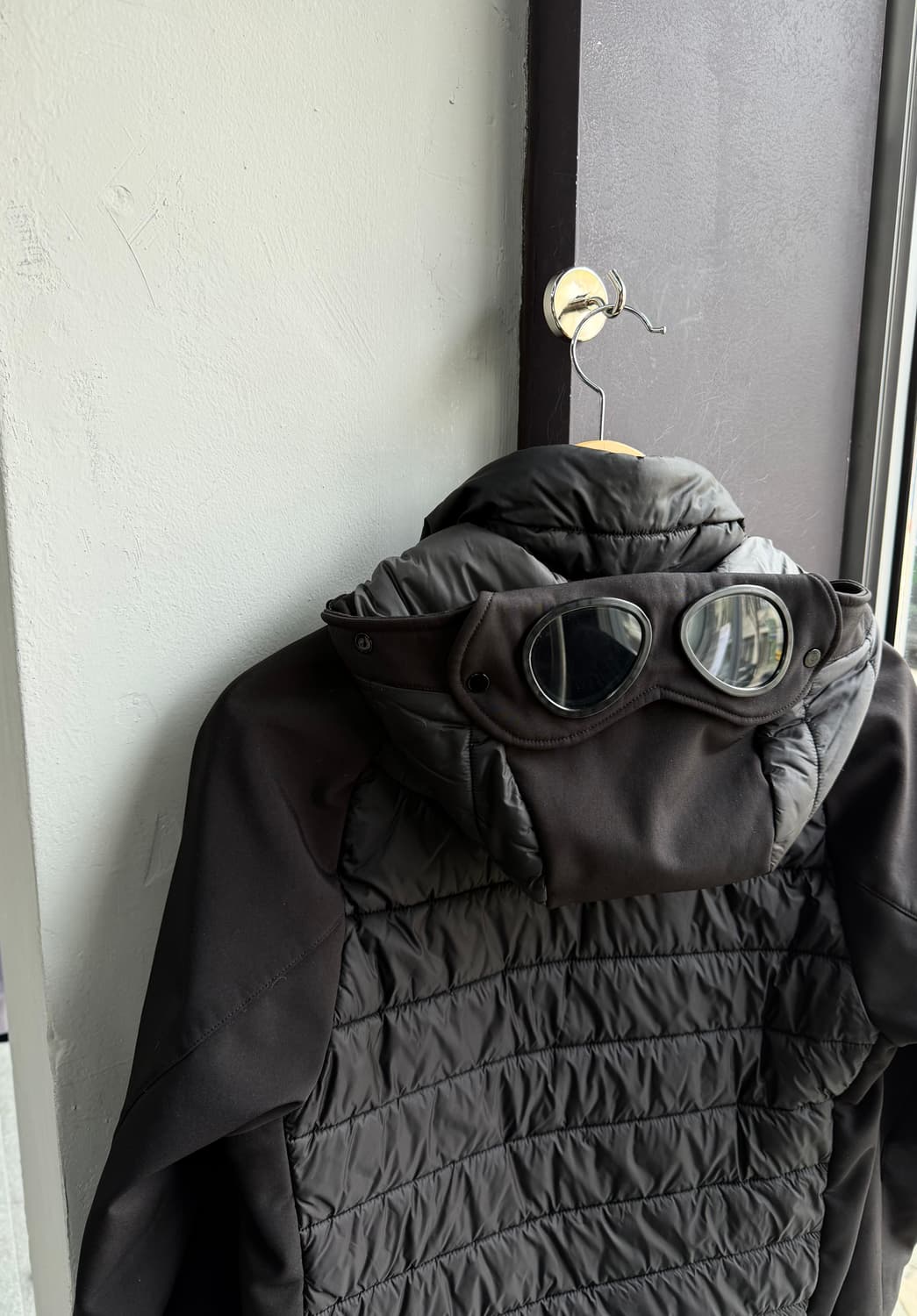 95/ 씨피컴퍼니 고글 렌즈 하이브리드 쉘 패딩 상품이미지6