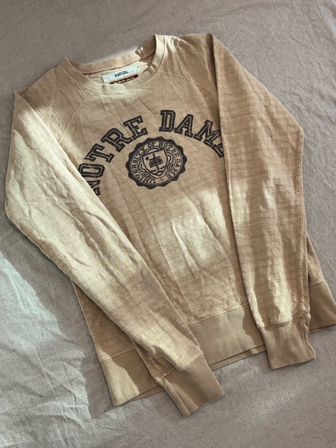 캐피탈 노트르담 베이지 크루넥 롱슬리브 상품이미지1