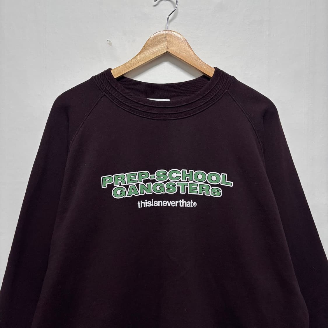 디스이즈네버댓 버건디 맨투맨 상품이미지2