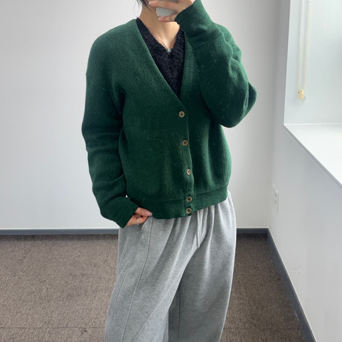 Ysl 입생로랑 스몰로고 그린 니트 가디건 상품이미지2