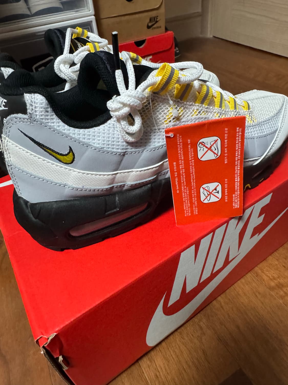 정품새제품 나이키 에어맥스95 에센셜 투어 옐로우 265mm 상품이미지3