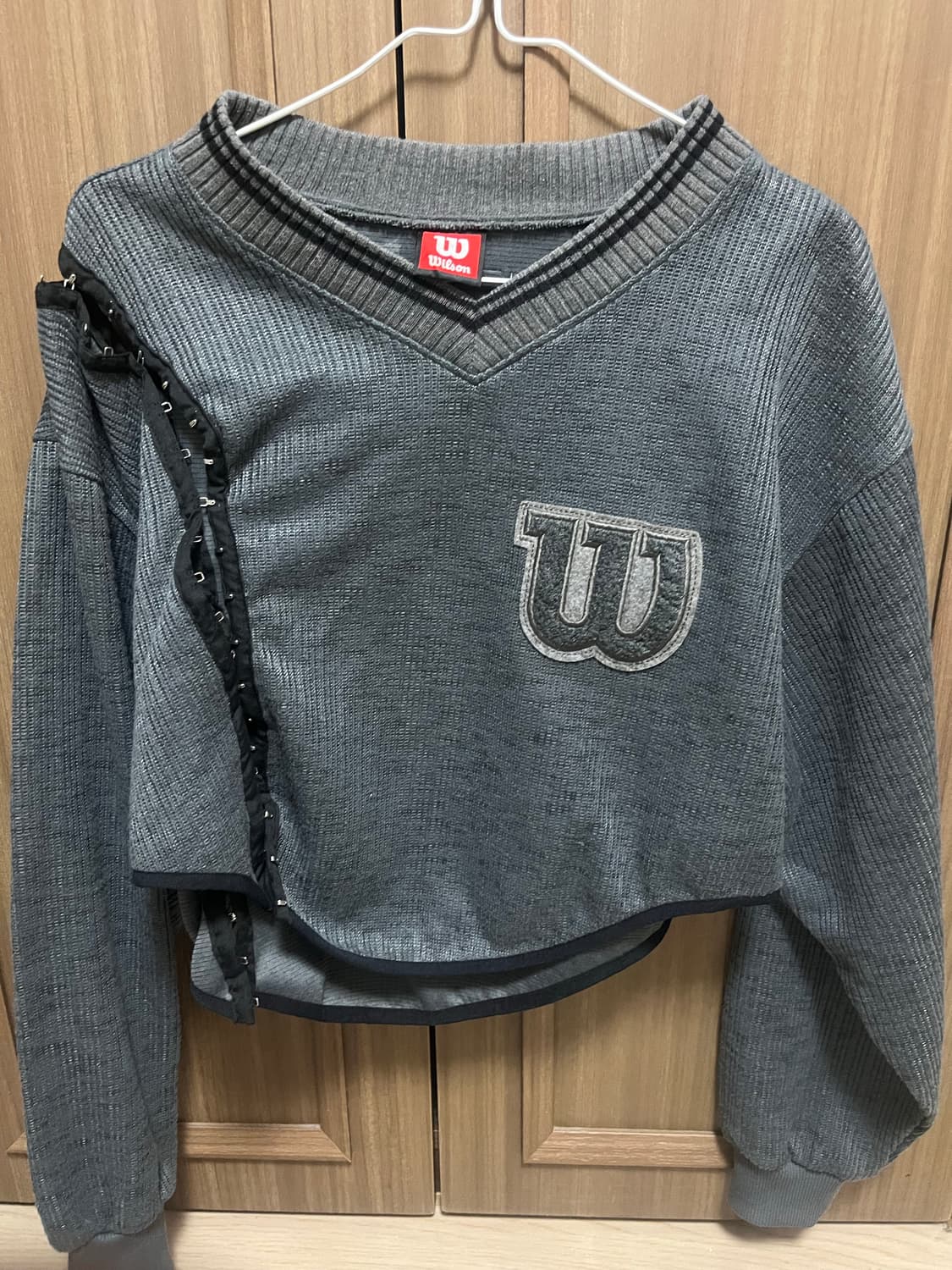 미스테리어스호텔 v넥 니트탑 상품이미지1