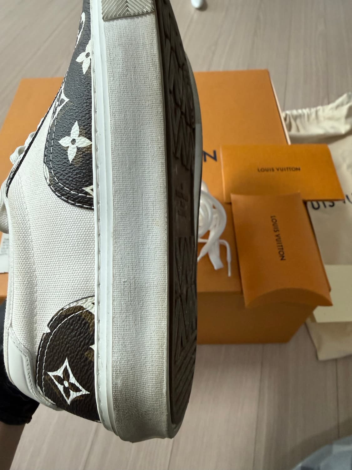 루이비통 트로카데로 모노그램 스니커즈 255 상품이미지3