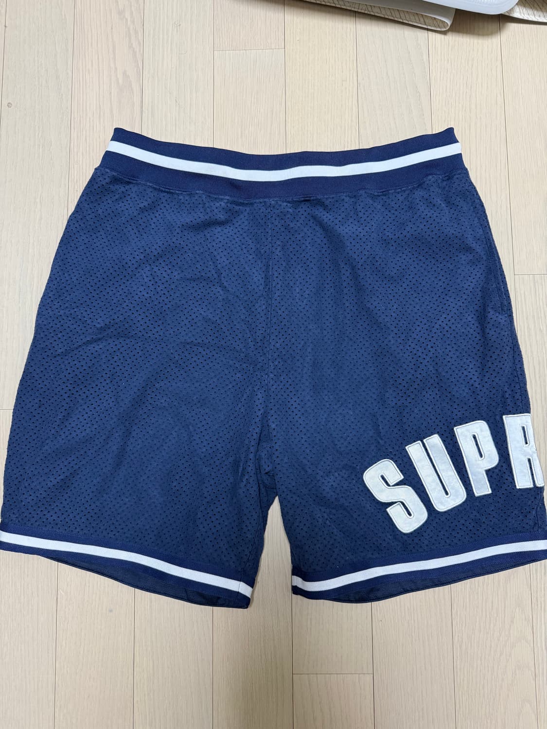 슈프림 반바지 판매합니다 상품이미지1