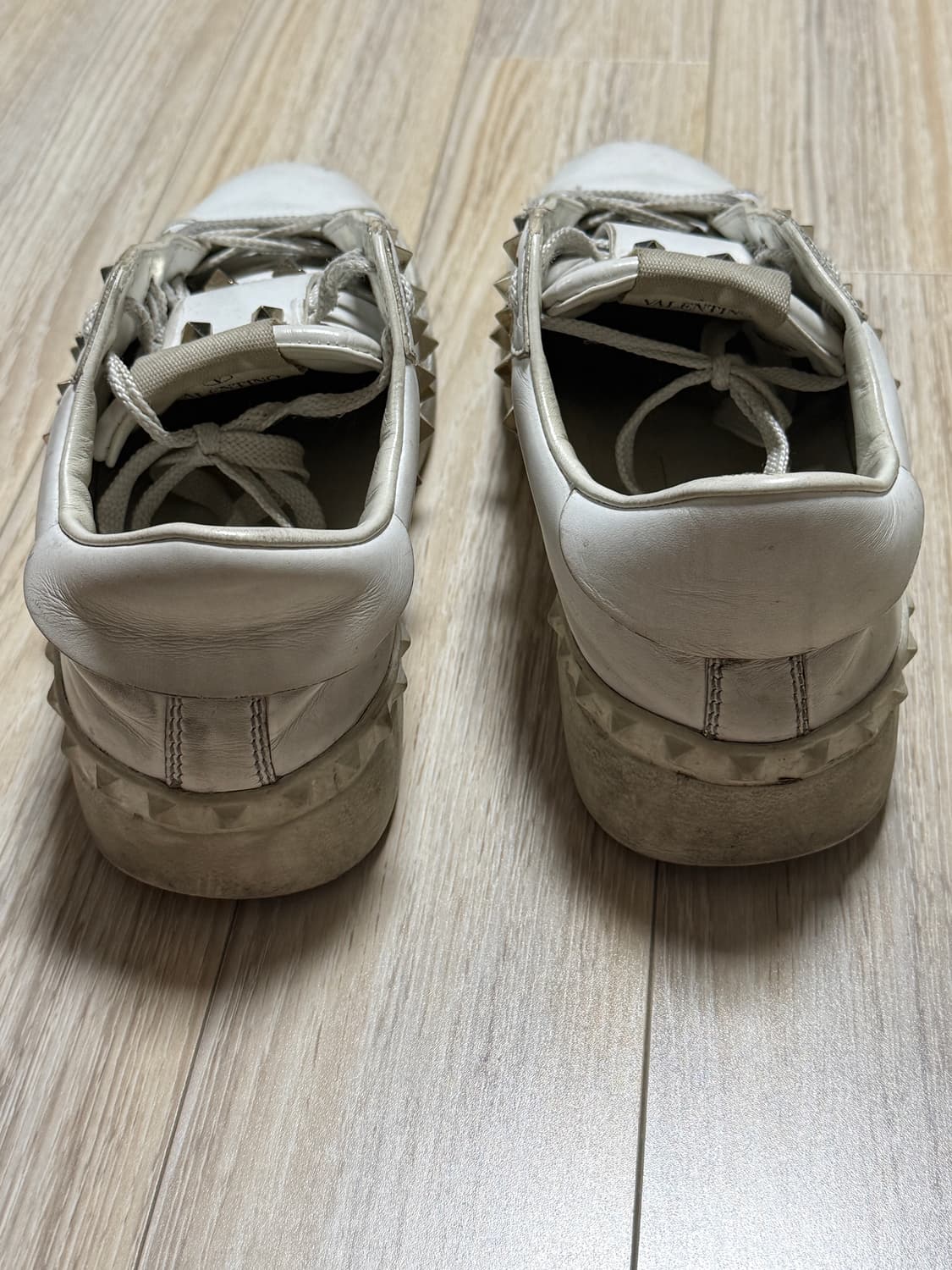 발렌티노 락스터드 스니커즈 상품이미지2