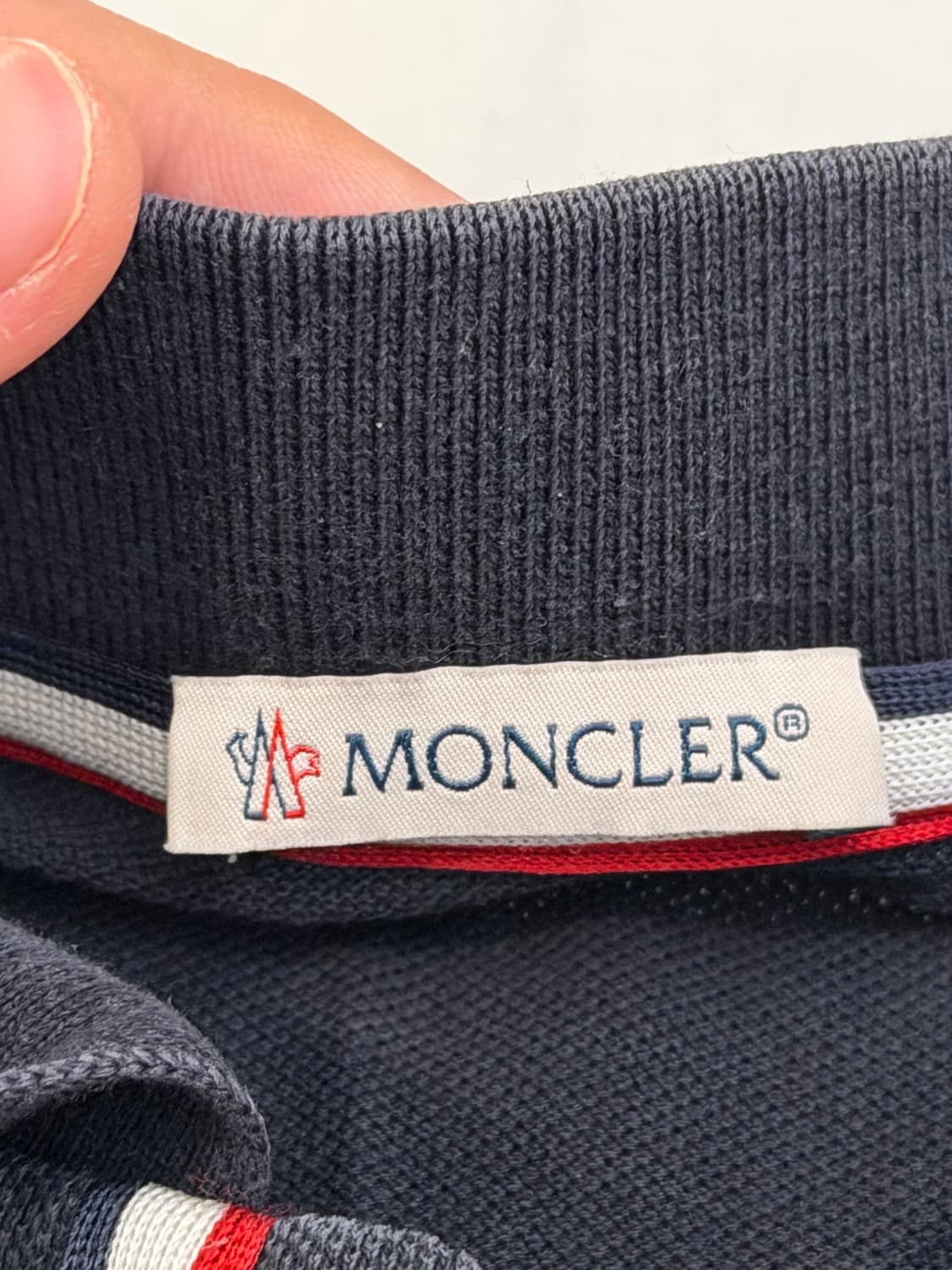 몽클레어 사이드라인 로고 패치 카라 반팔티 블랙 상품이미지6