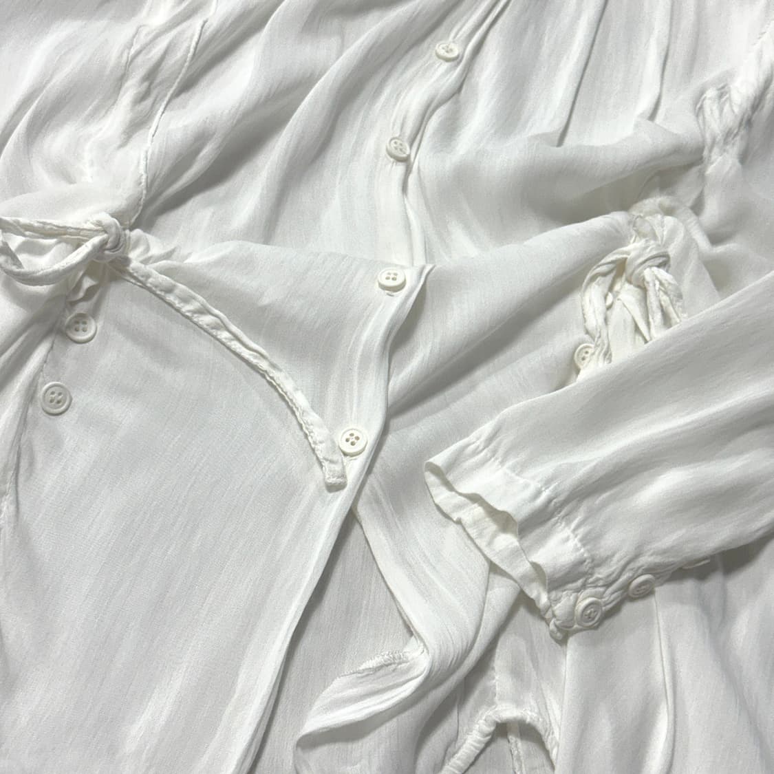 트랜짓 파 수치 드로스트링 셔링 블라우스 상품이미지3