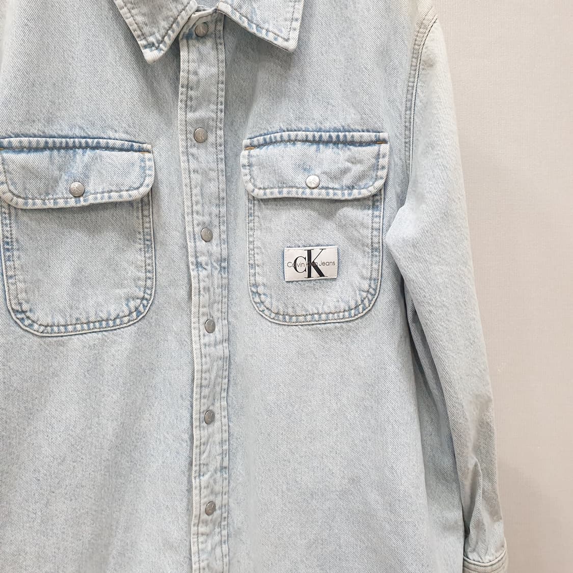 캘빈클라인 여성 블리치 데님 셔츠 자켓 S 상품이미지2