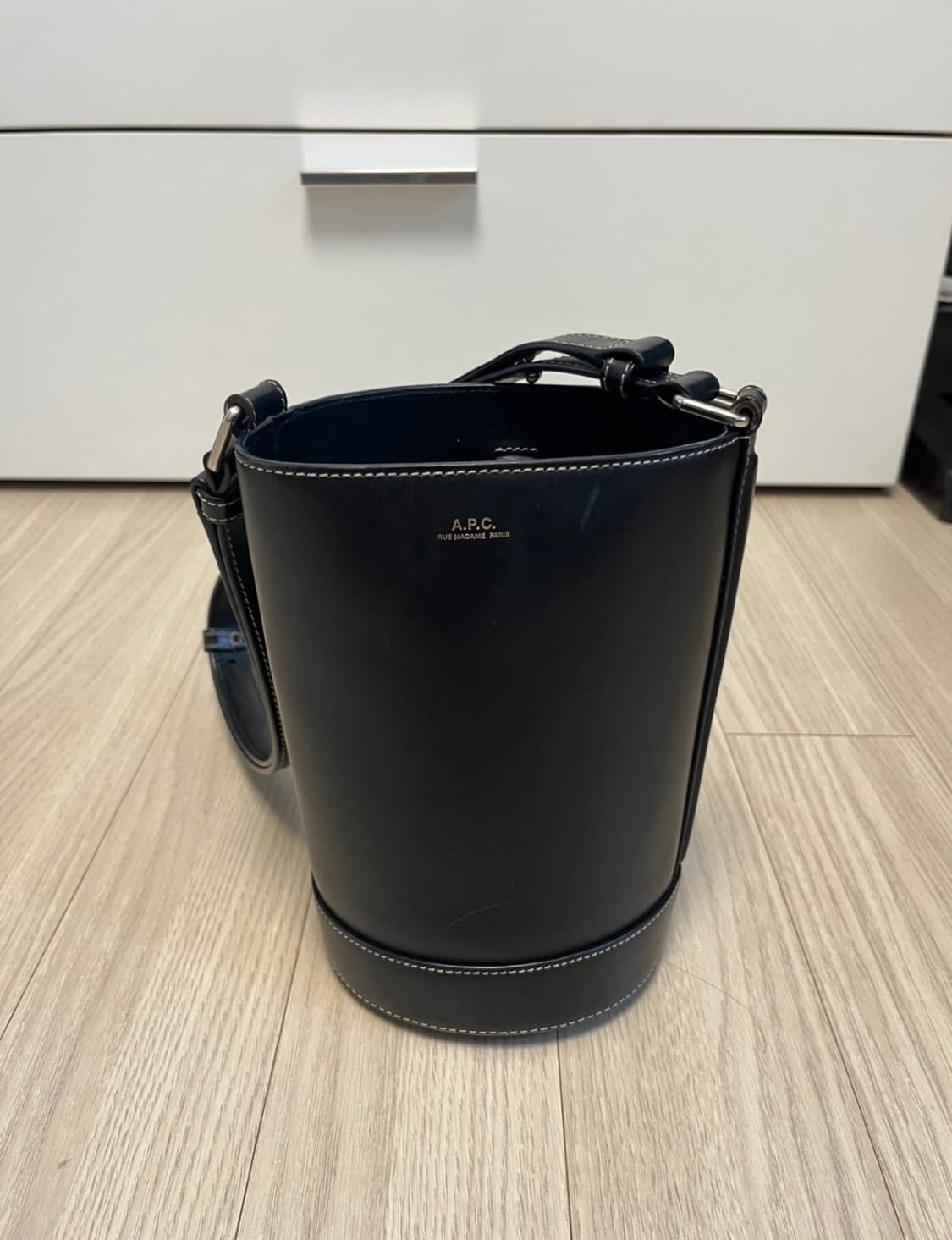 A.P.C 버킷백 블랙 상품이미지3