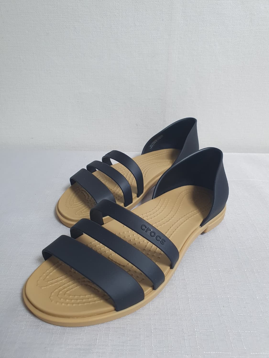 220mm 크록스 툴룸 오픈 플랫 샌들 블랙 탄 상품이미지6