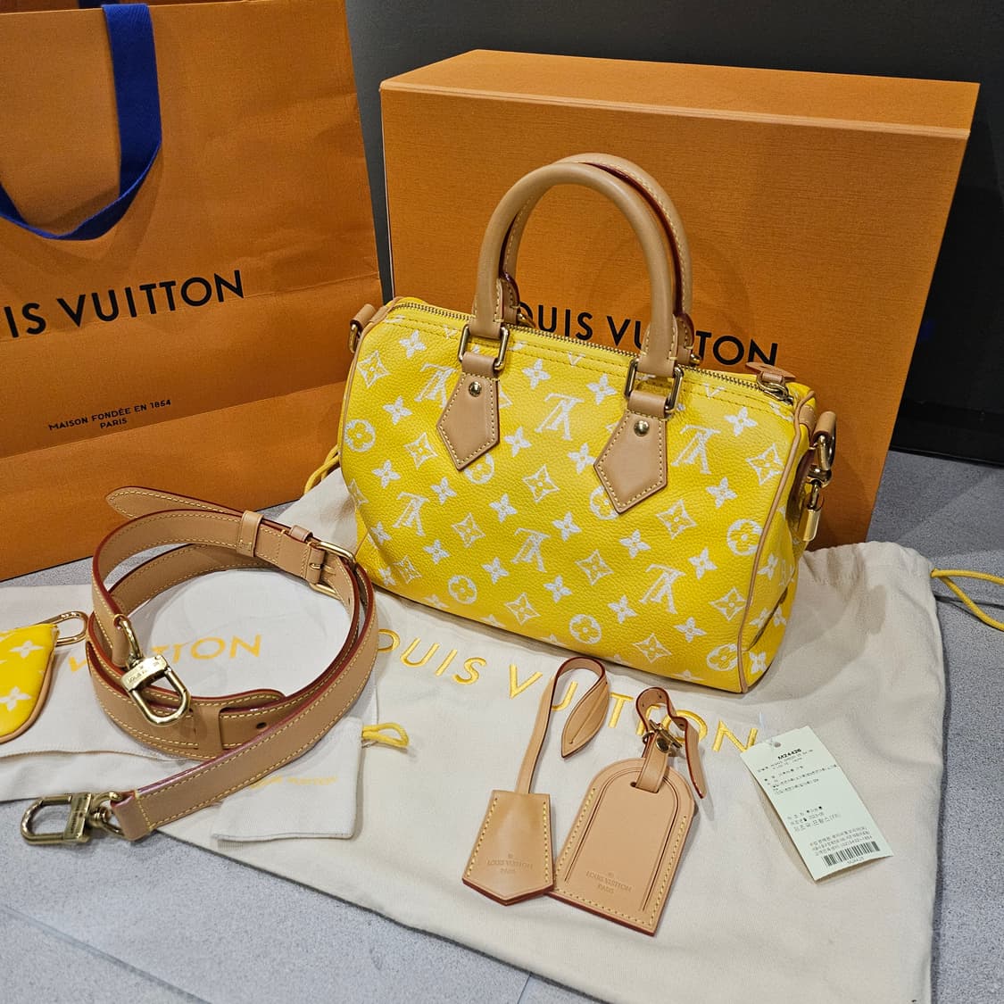 루이비통 P9 제이홉 반둘리에 25 모노그램 스피디 백 상품이미지5