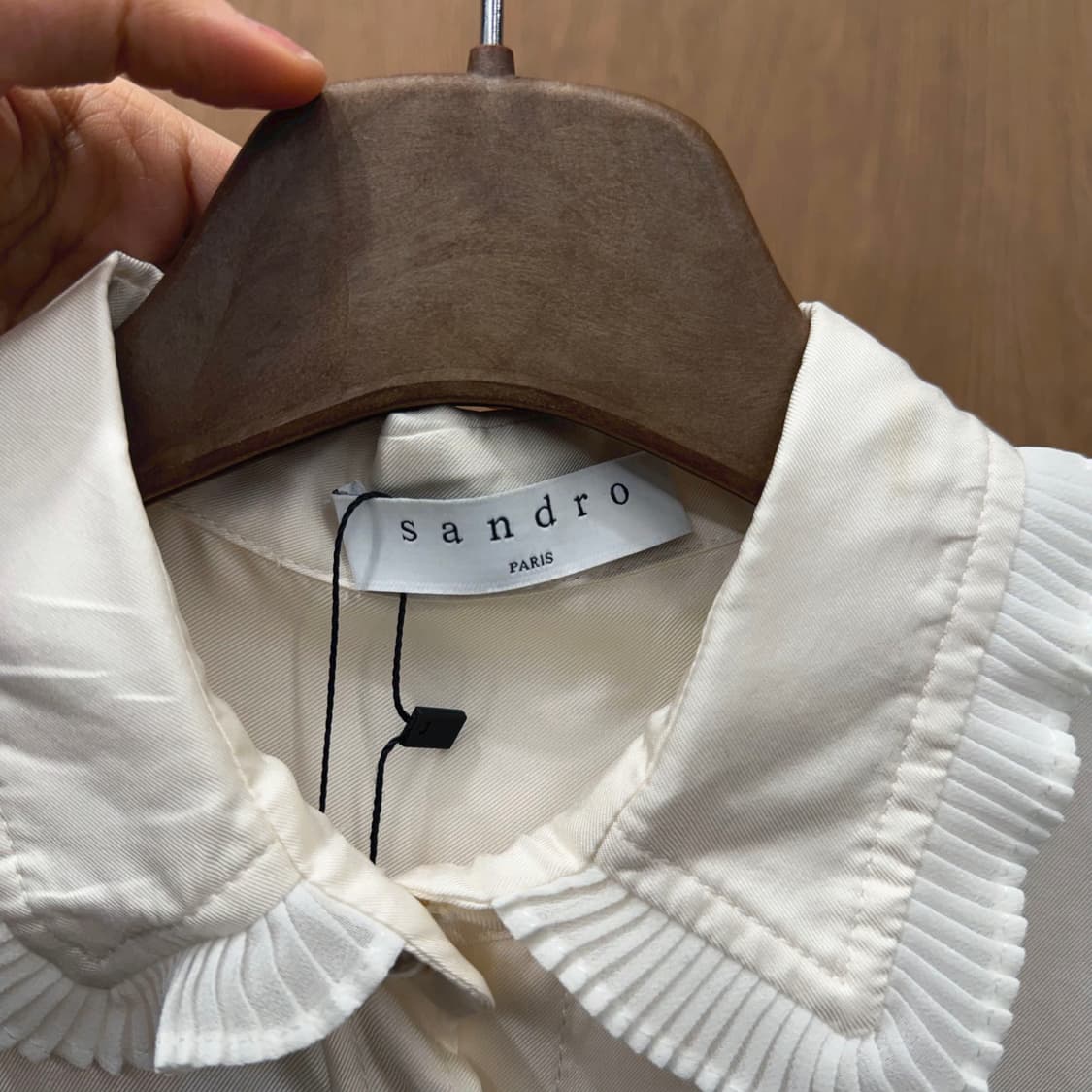 산드로 실크 셔츠 블라우스 플리츠 러플 카라 커프스 디테일 아이보리 상품이미지6