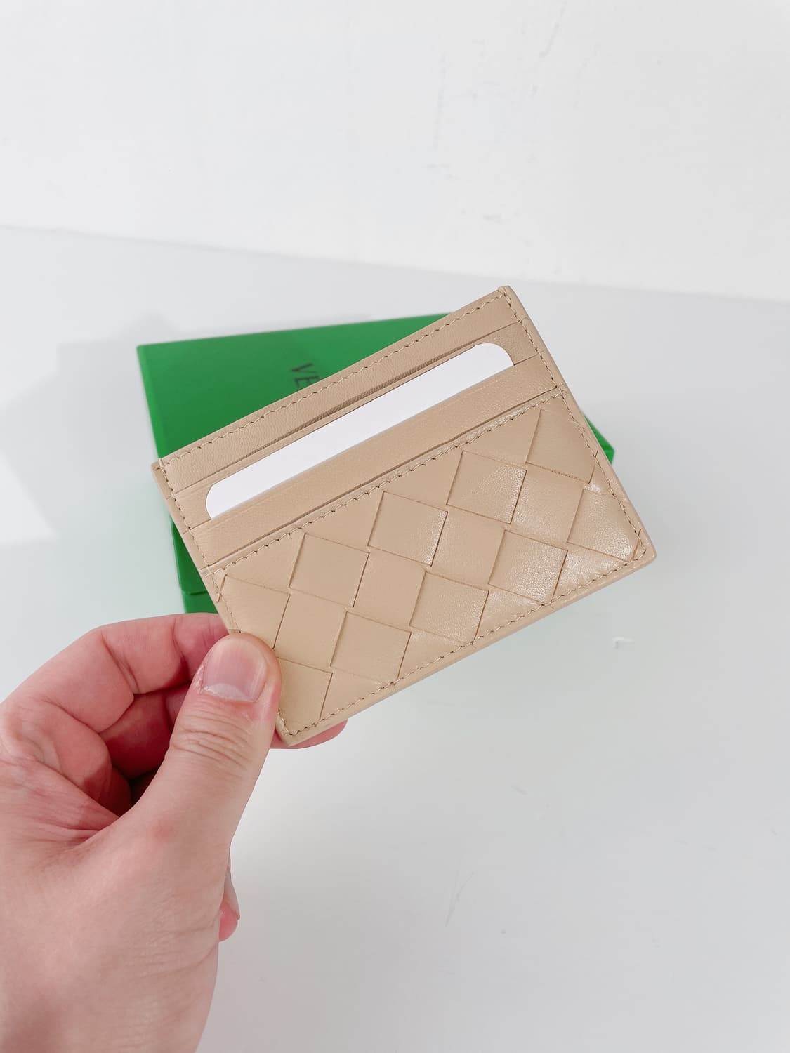 (정품/새상품) 보테가베네타 베이지 컬러 인트레치아토 카드지갑 상품이미지2