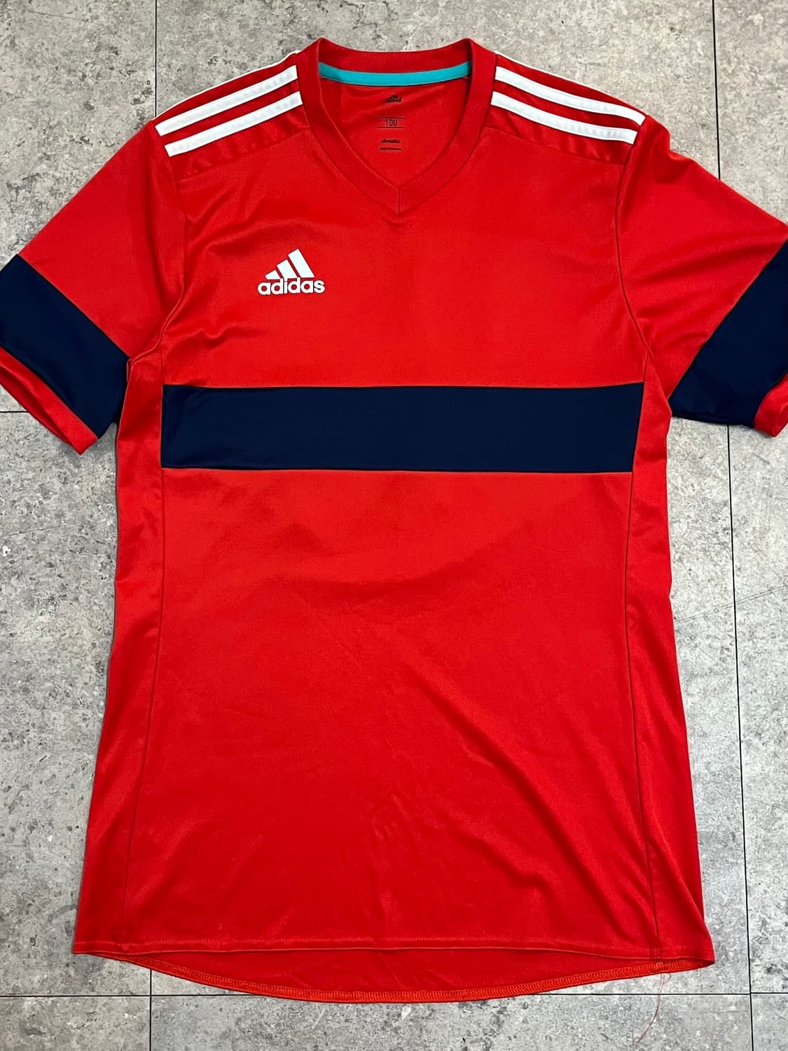 아디다스 브이넥 기능성 반팔티 레드 100 #csz3221 상품이미지4