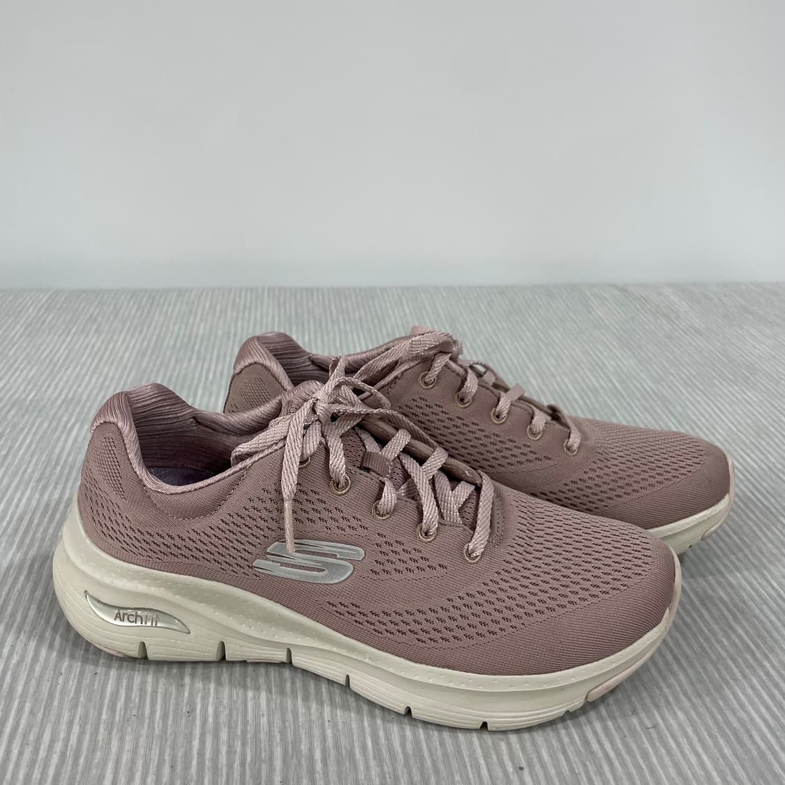 768)  스케쳐스 아치핏 운동화 250mm 상품이미지1