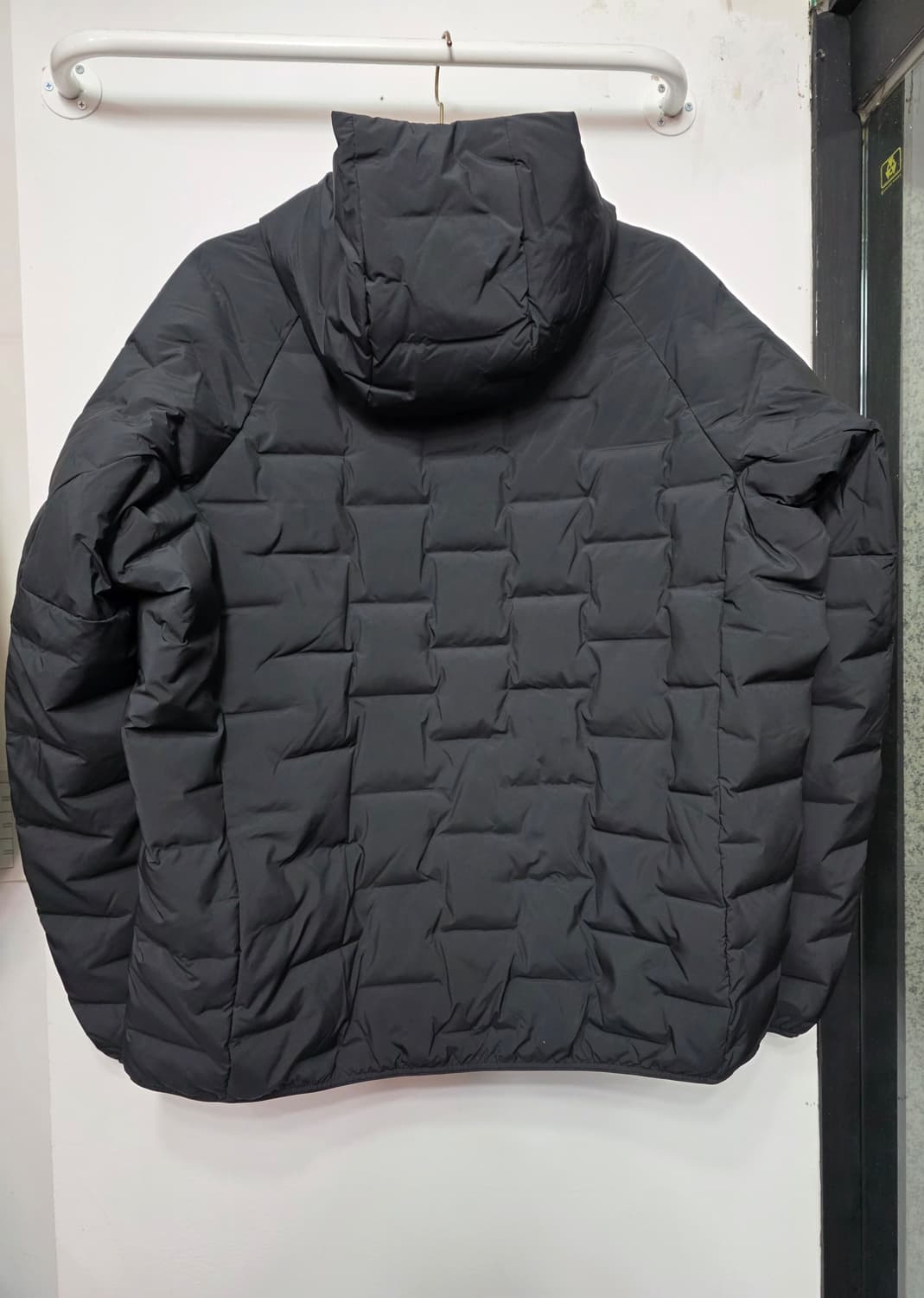 유니클로 남성 퍼프테크 경량 패딩 상품이미지2