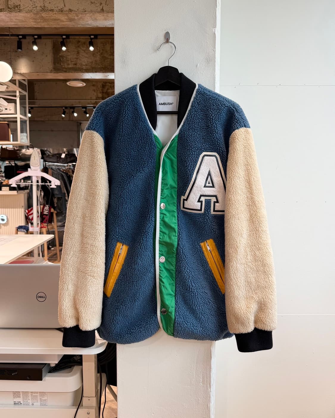 앰부쉬 블루 로고 패치 플리스 라이너 바시티 재킷 상품이미지2