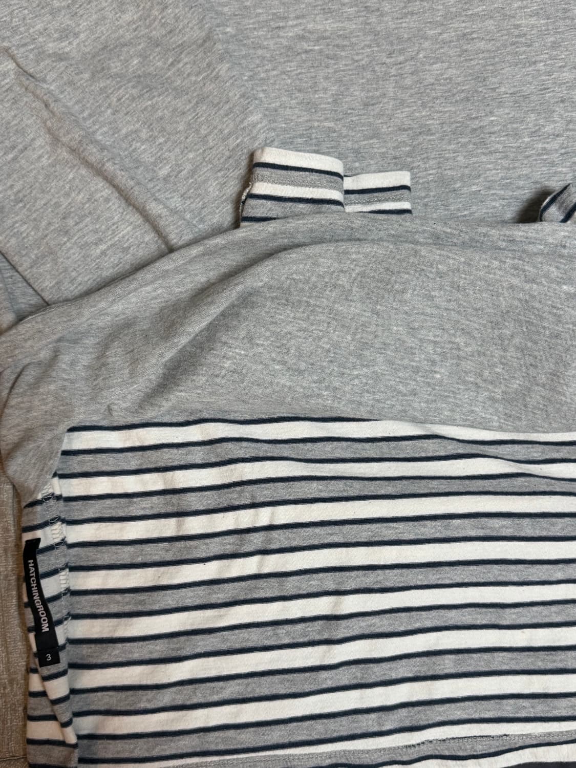 해칭룸 Two Face Stripe Tee 그레이 상품이미지4