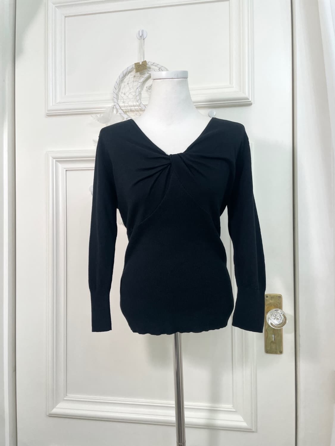 LAURA ASHLEY black bow twist knit top 상품이미지1