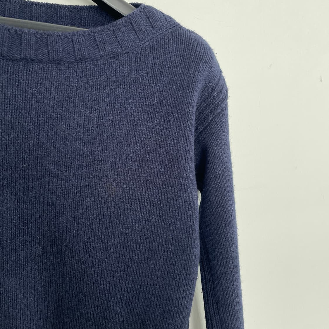 알렉산더맥퀸 보트넥 네이비 색상 니트 스웨터 상품이미지4