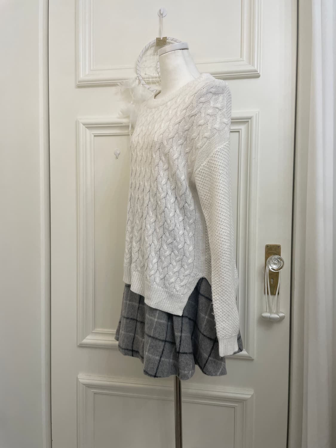 white twist side slit sweater(size-L) 상품이미지2