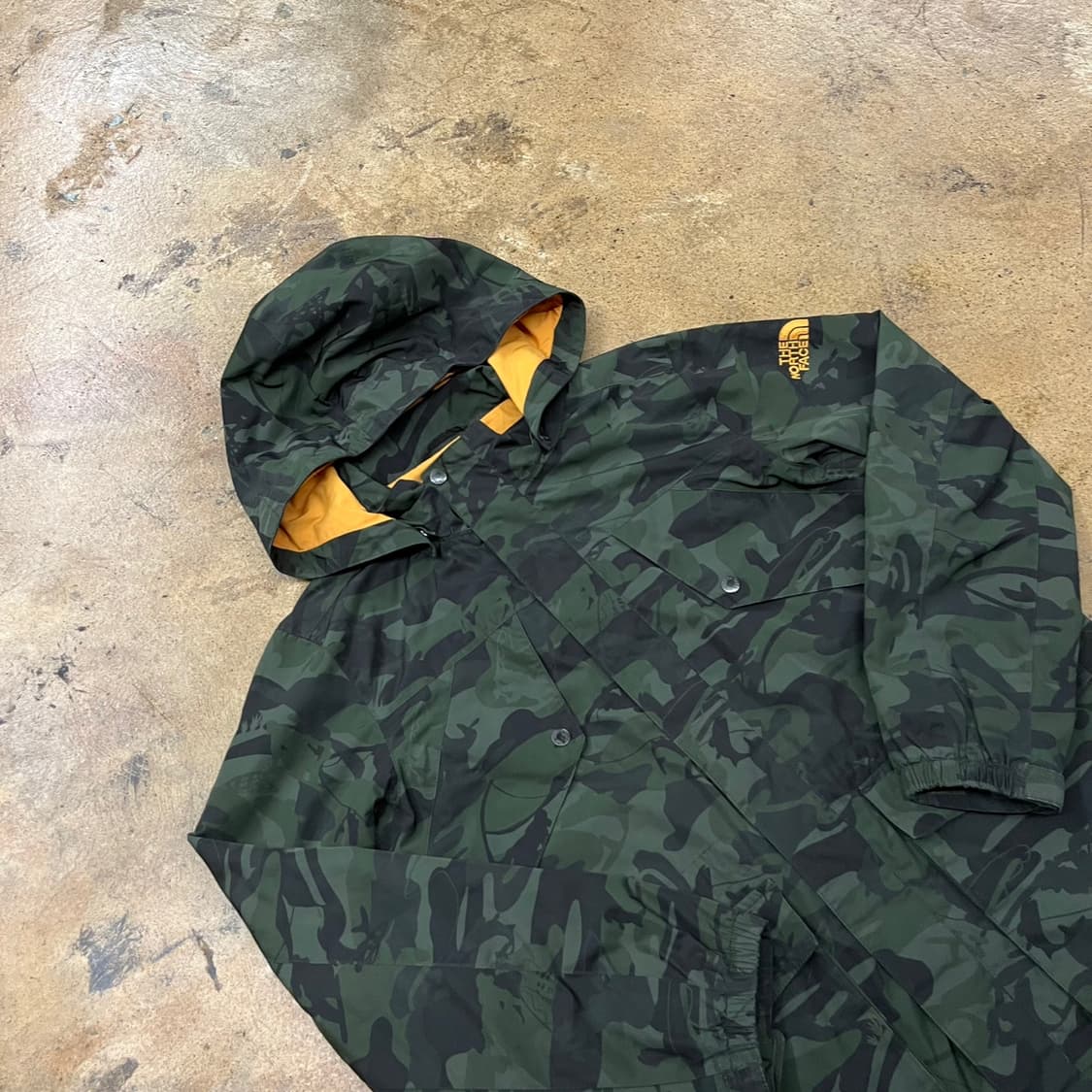 [정품/150] 노스페이스 카모 패턴 바람막이 후드 자켓 b16 상품이미지1