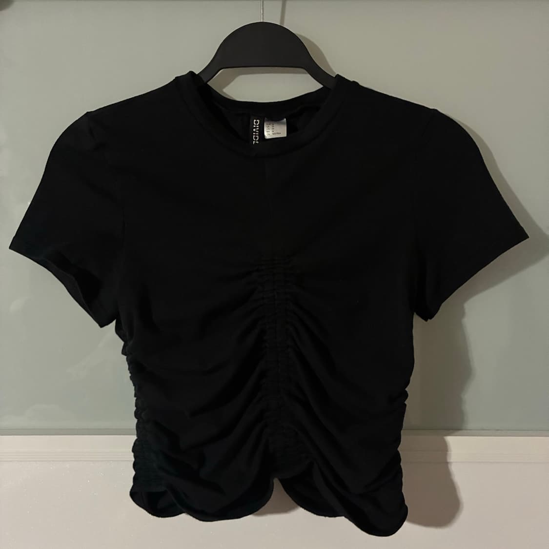 H&M black shirring crop T 상품이미지1