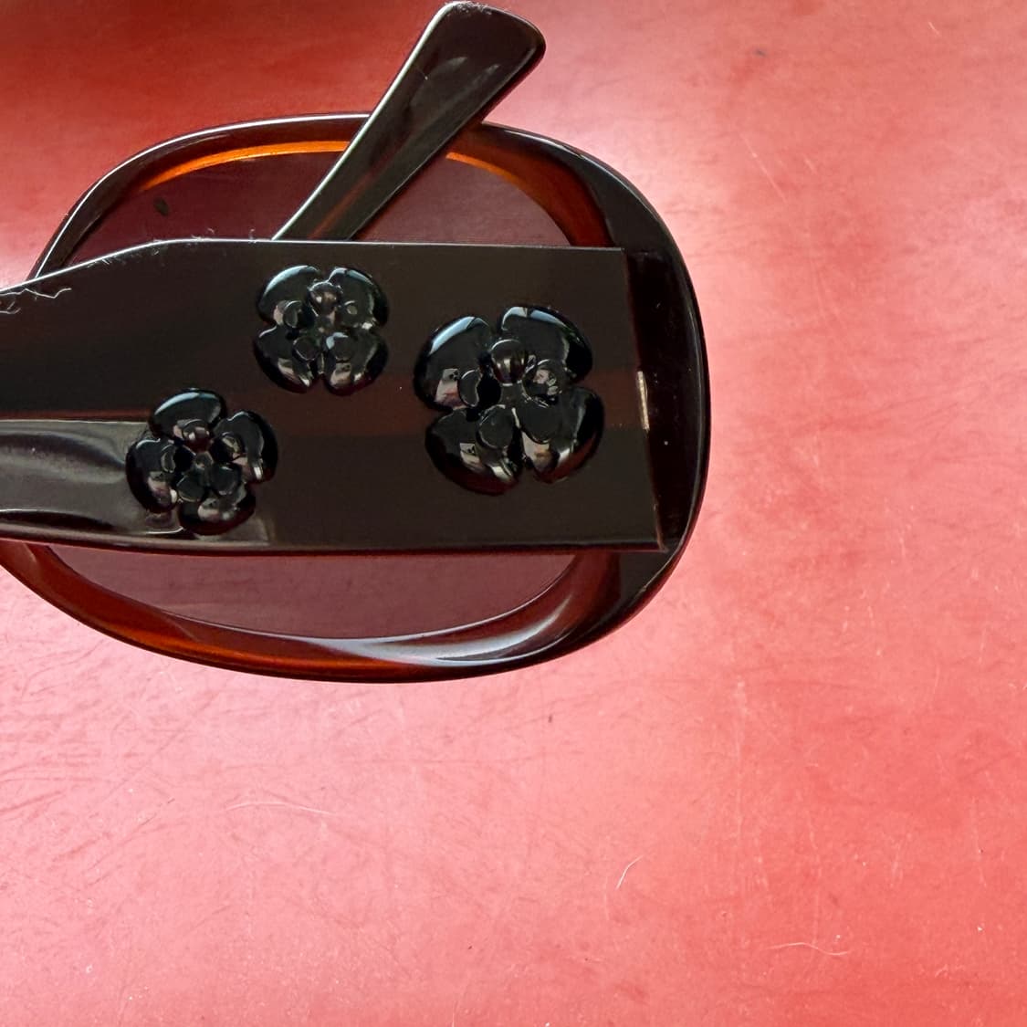 Chanel brown camellia sunglasses 상품이미지5