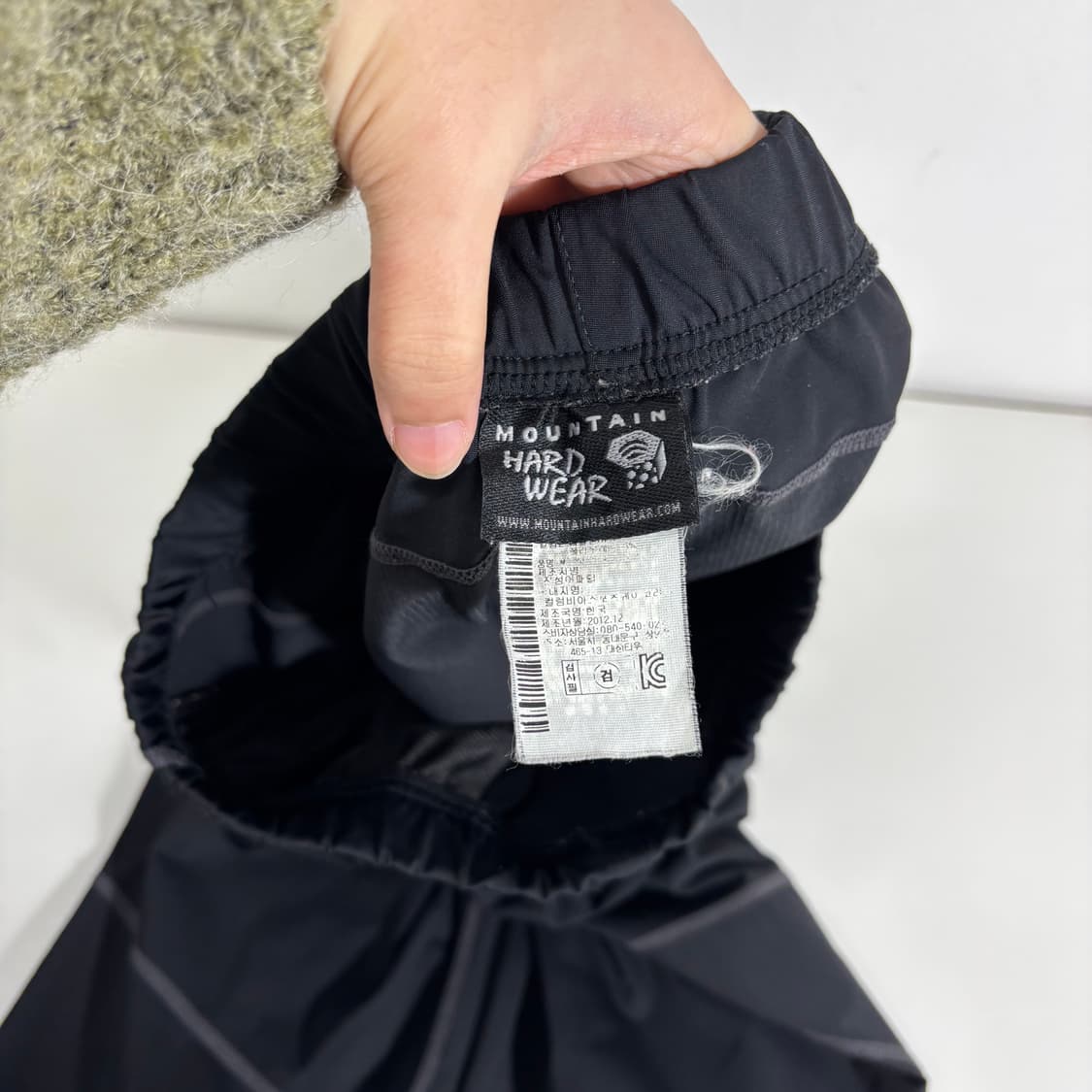 우먼L 마운틴하드웨어 블랙 슬림핏 등산팬츠 상품이미지4