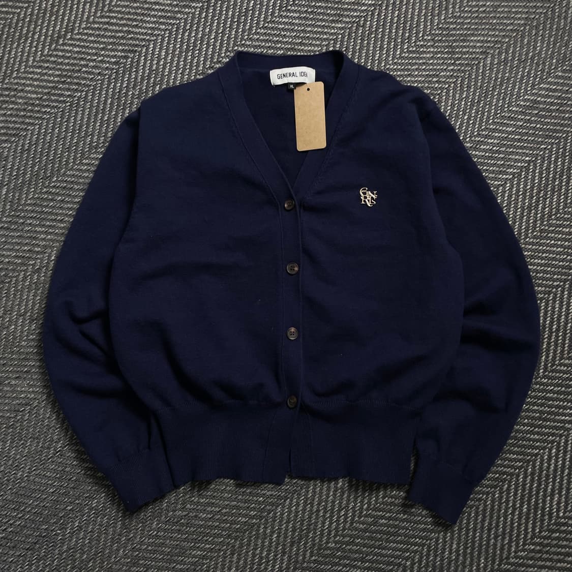 제너럴아이디어 에센셜 로고 뱃지 가디건 네이비o 4531 상품이미지1