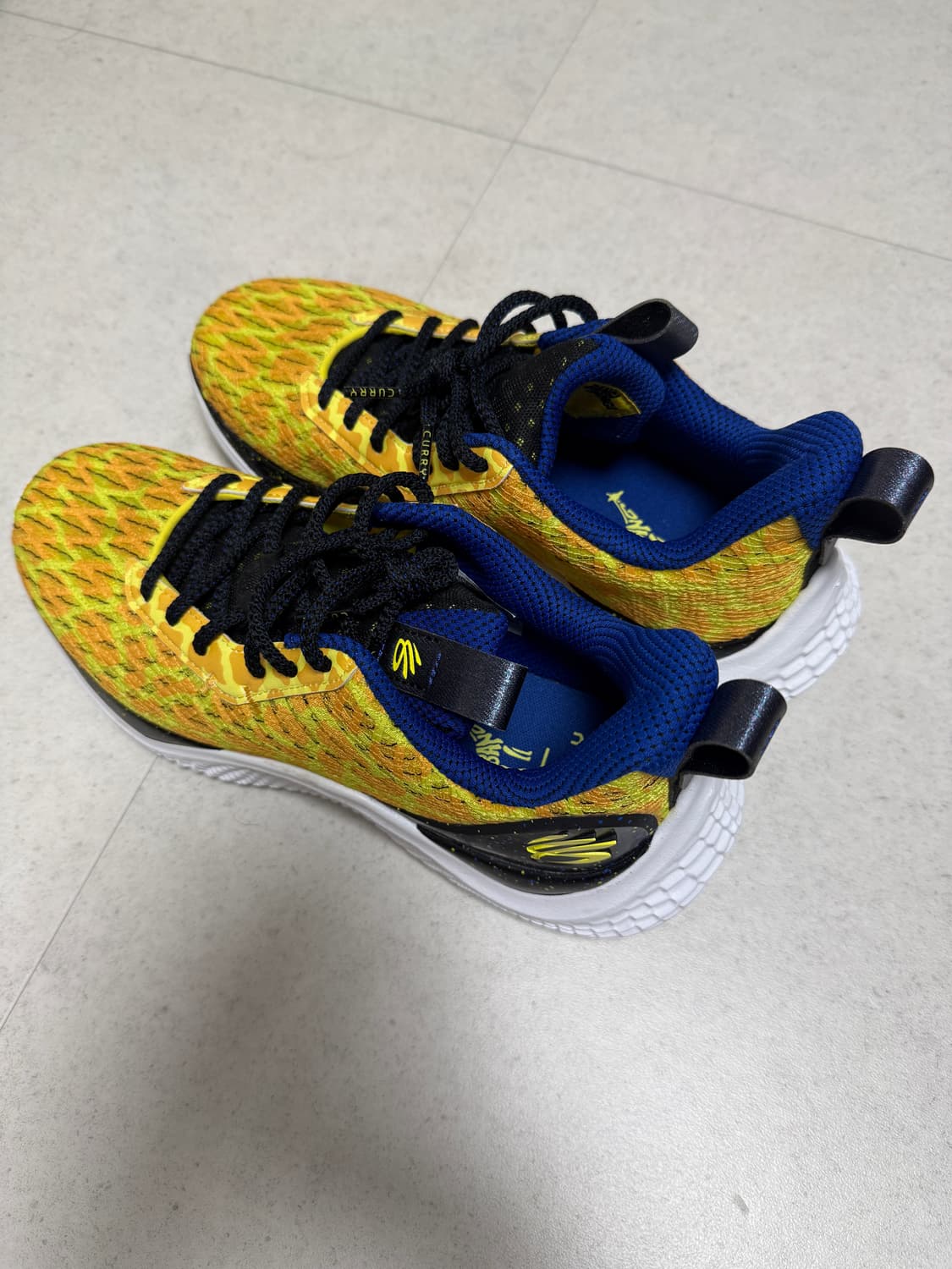 언더아머 커리 플로우 10 275 상품이미지2