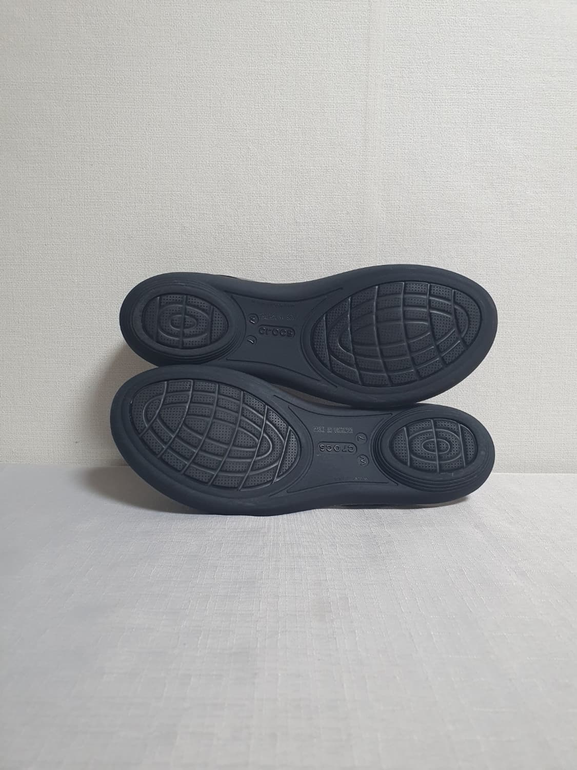 240mm 크록스 이자벨라 스트래피 샌들 클리어 블랙 상품이미지7