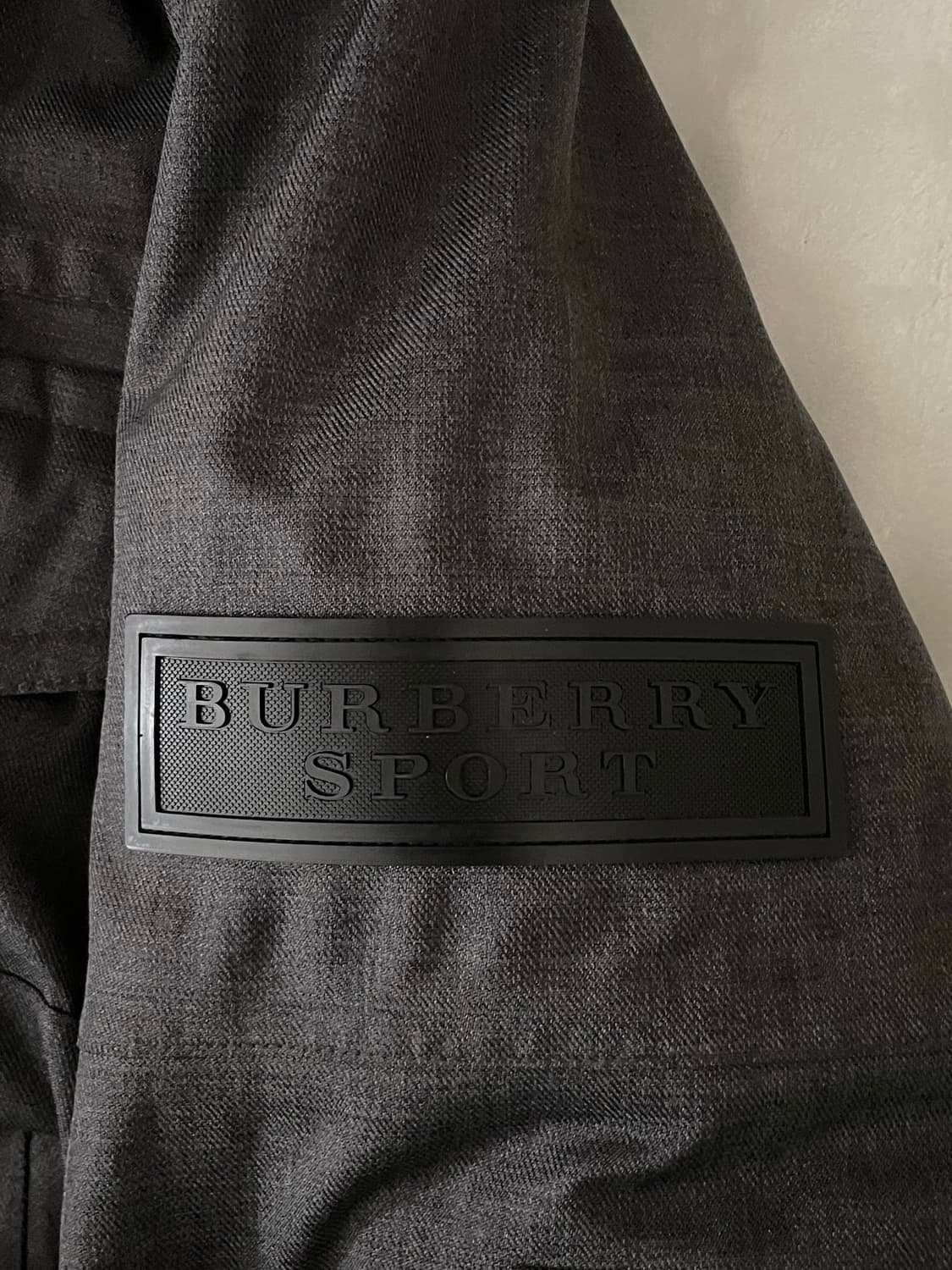 버버리 스포츠 그레이 폭스퍼 패딩 상품이미지2