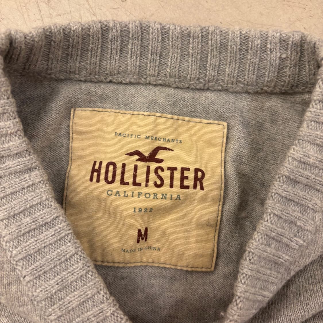 홀리스터 브이넥 그레이 니트 상품이미지3