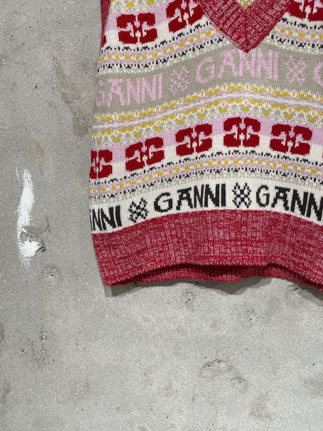 가니 믹스 로고 V넥 울 니트 베스트 상품이미지4