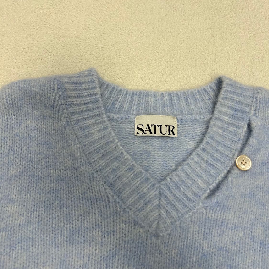 Satur Two-tone Mohair V-neck Knit  상품이미지6