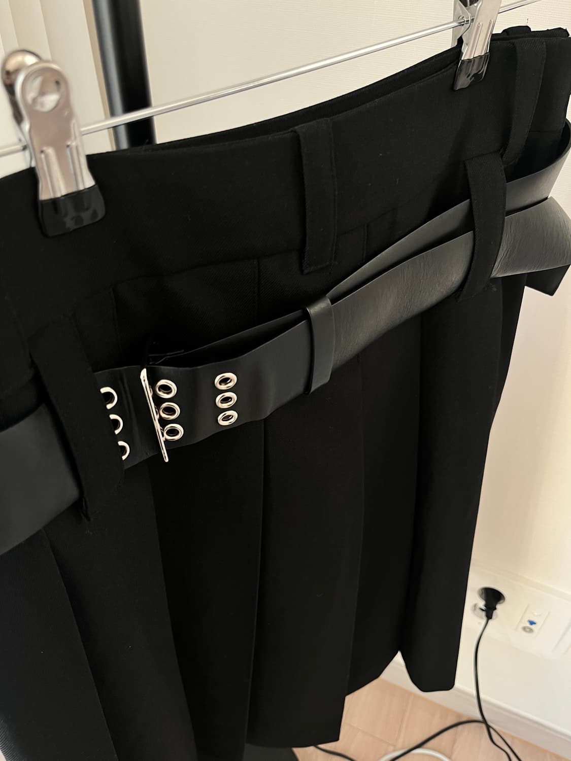 LCDC 사이드 지퍼 플리츠 스커트, 스터드 와이드 레더 벨트 상품이미지5